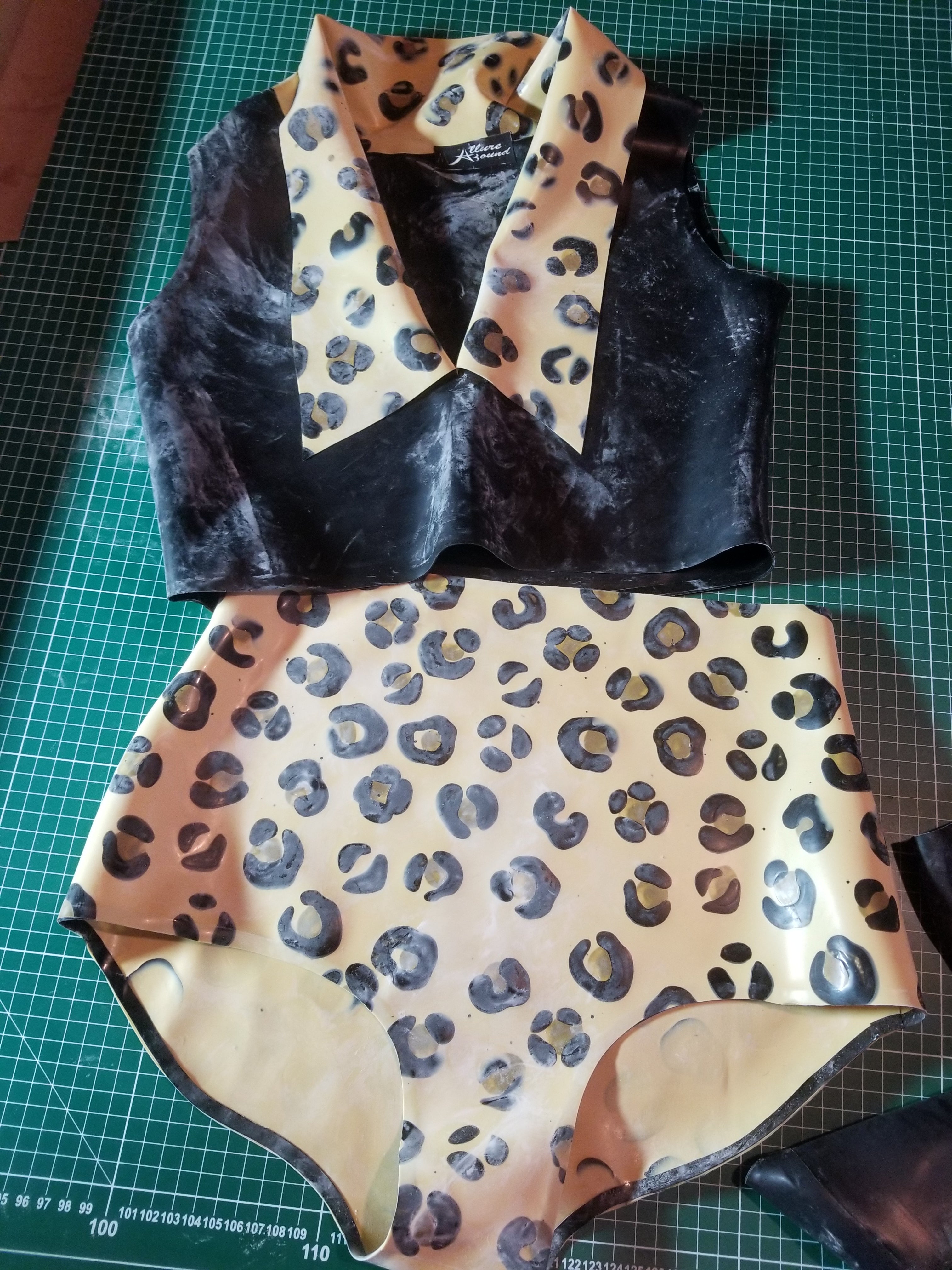V Collar Crop Top