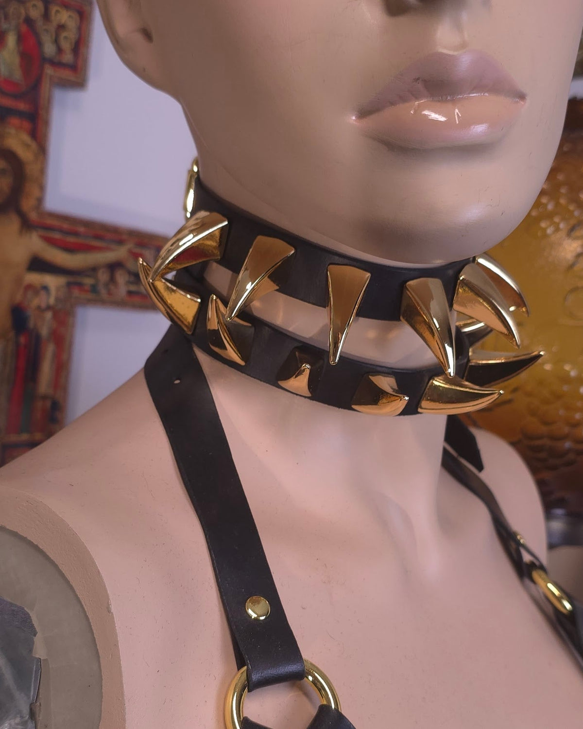 mannequin wearing black leather with golden spike collar