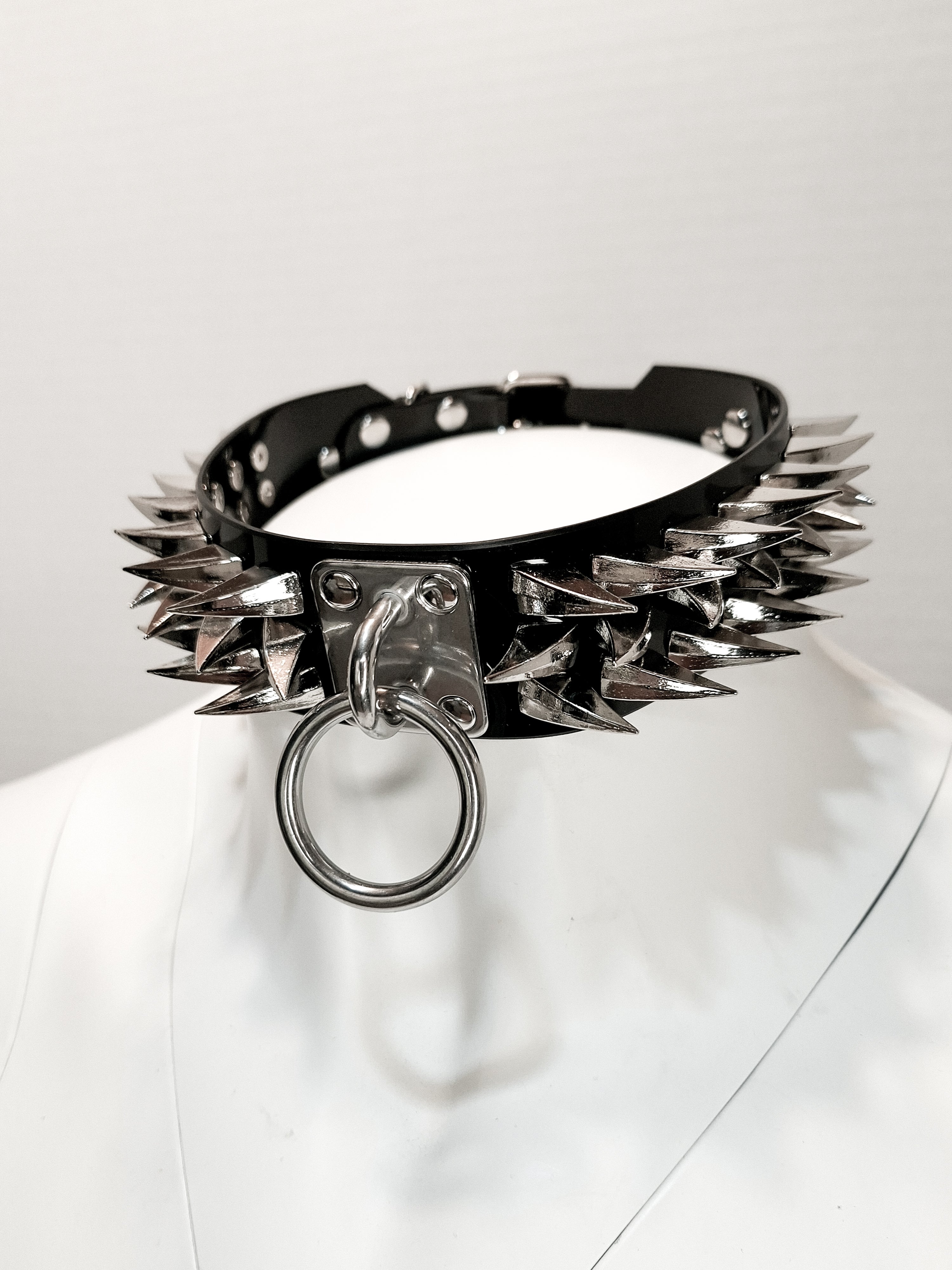 HELHEIM Vinyl Collar With Claw Spikes