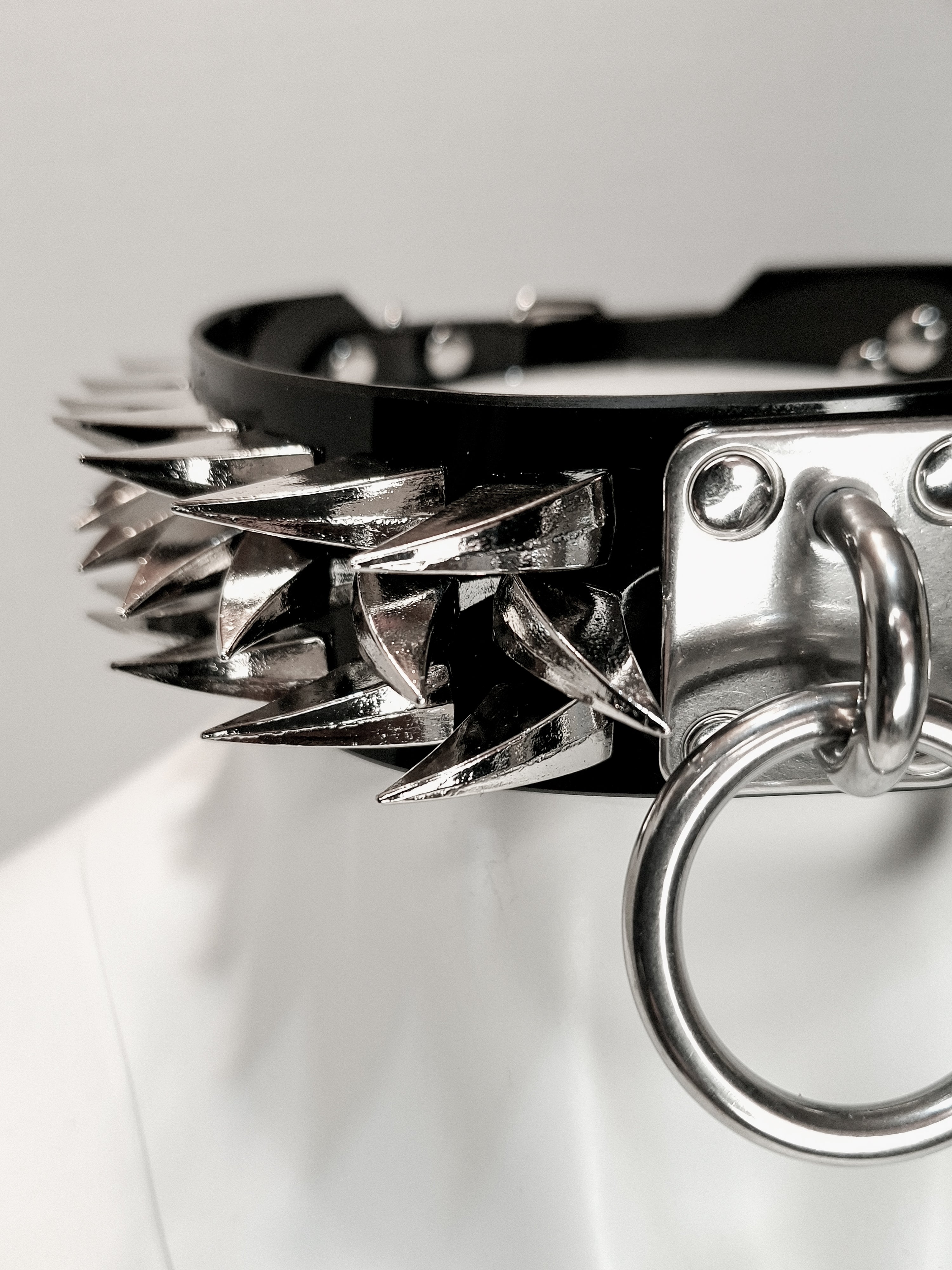 HELHEIM Vinyl Collar With Claw Spikes