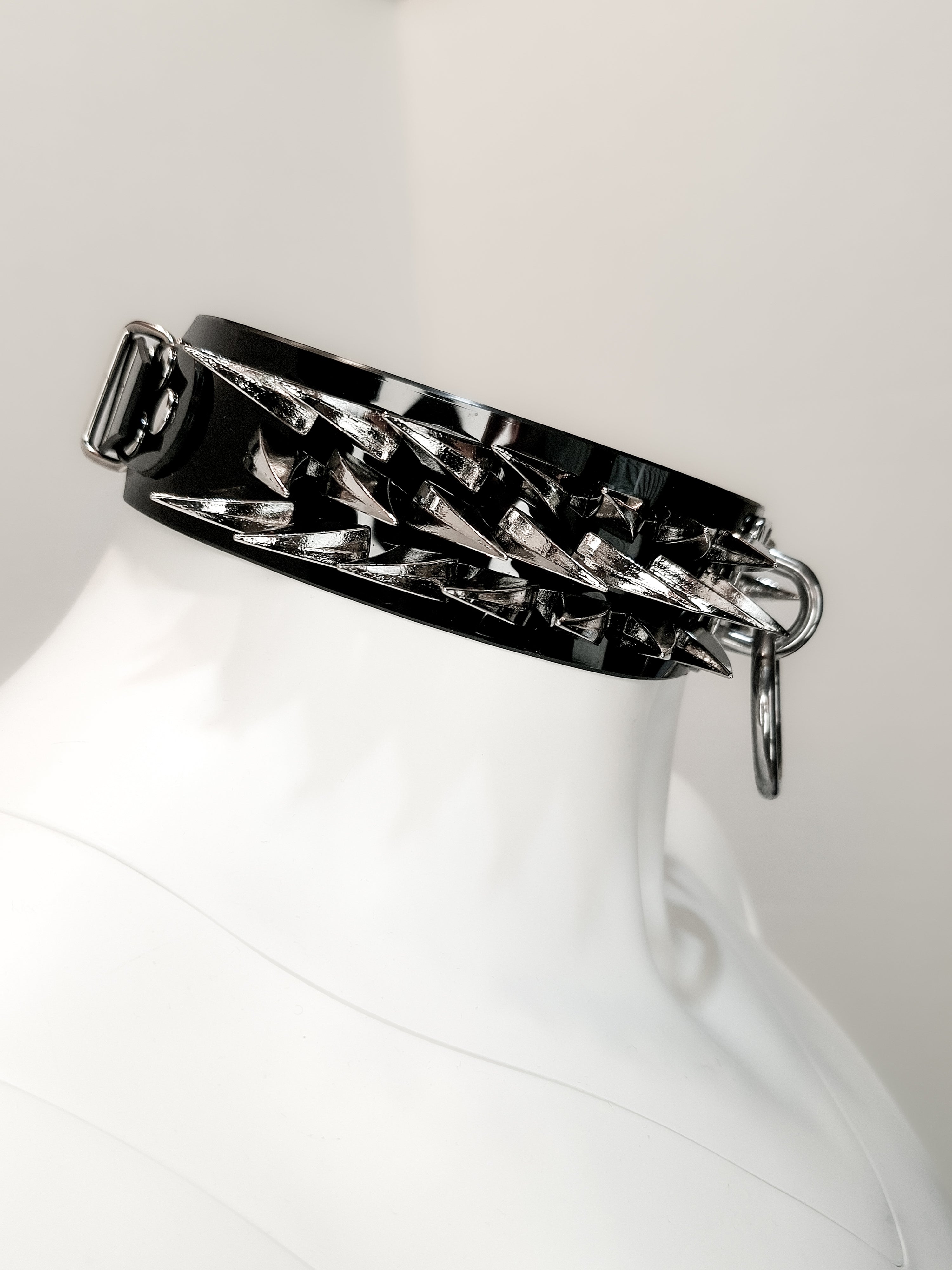 HELHEIM Vinyl Collar With Claw Spikes
