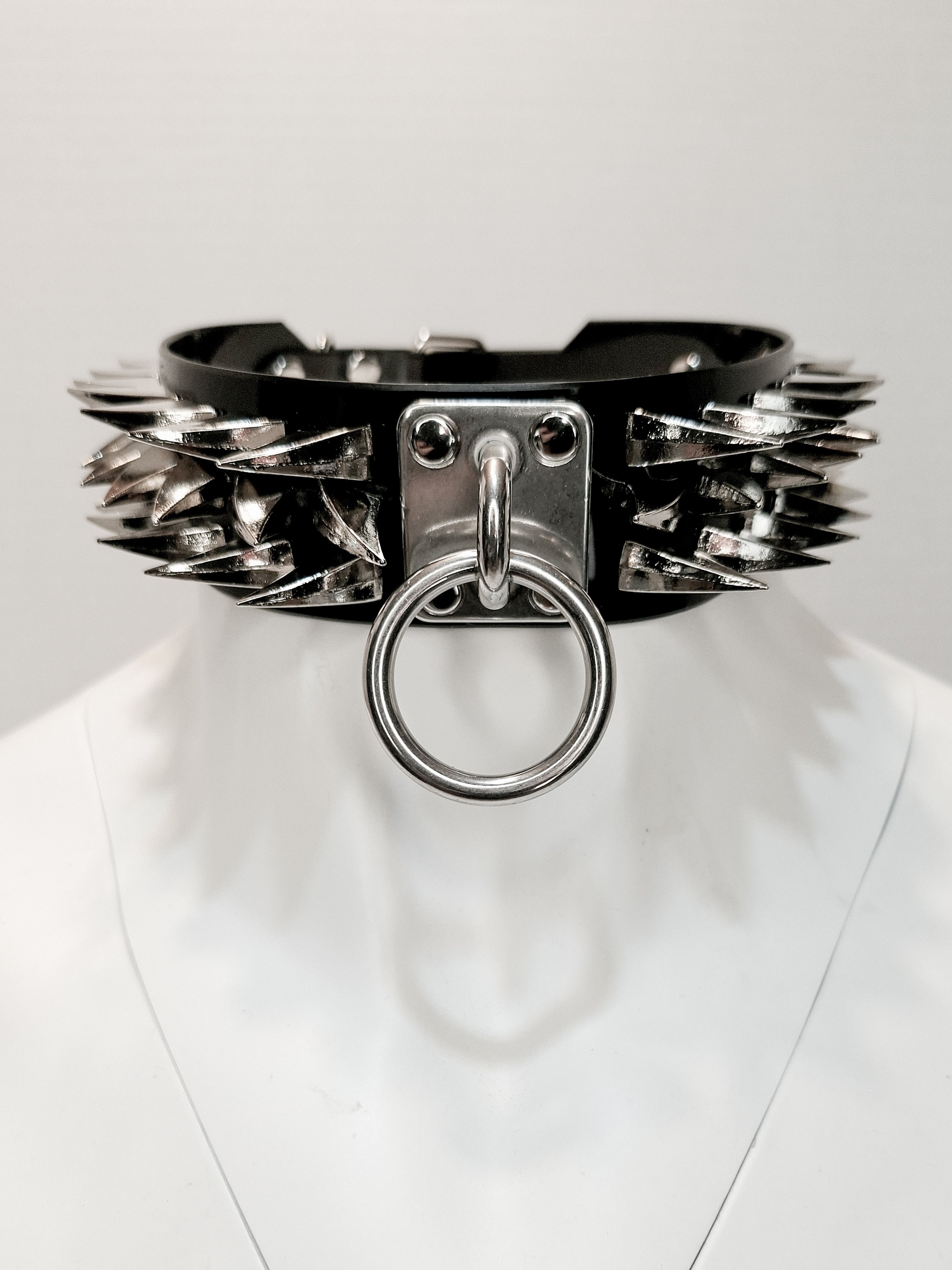 HELHEIM Vinyl Collar With Claw Spikes
