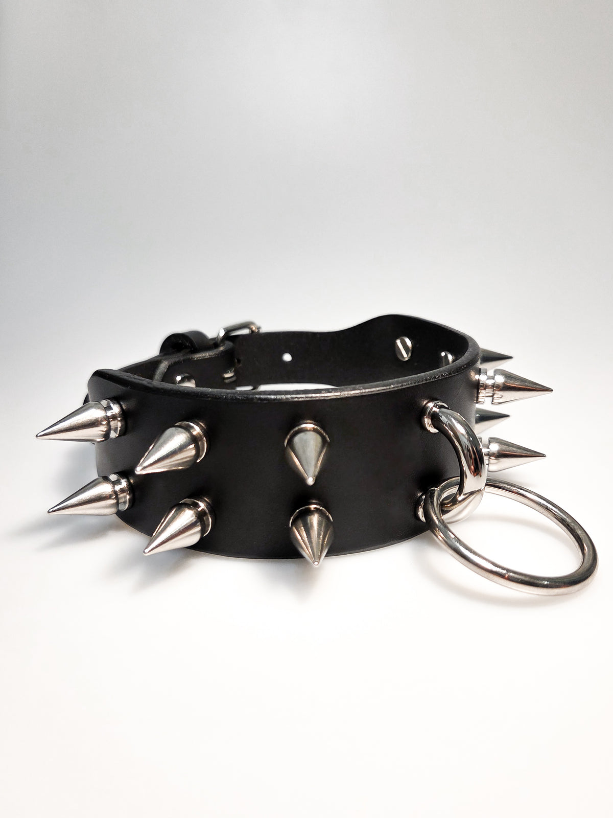 Leather spiked o-ring collar