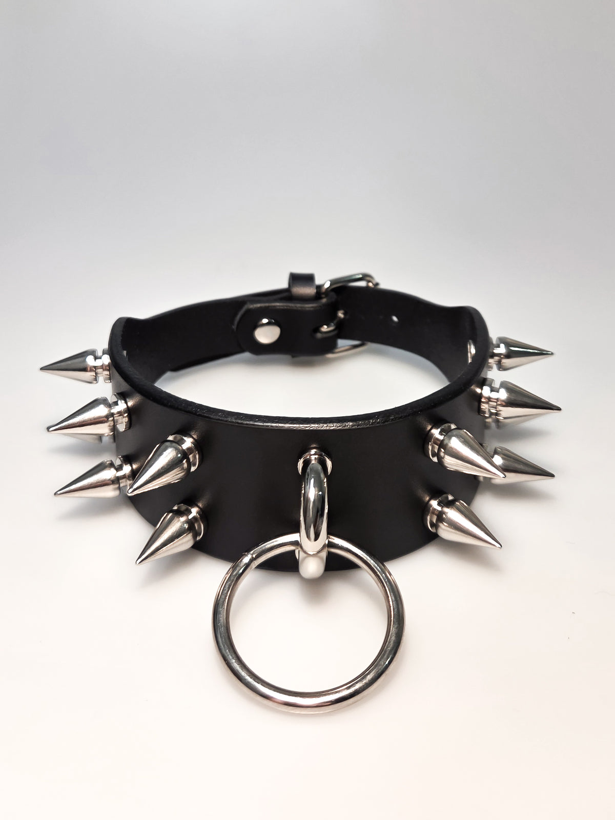 Leather spiked o-ring collar