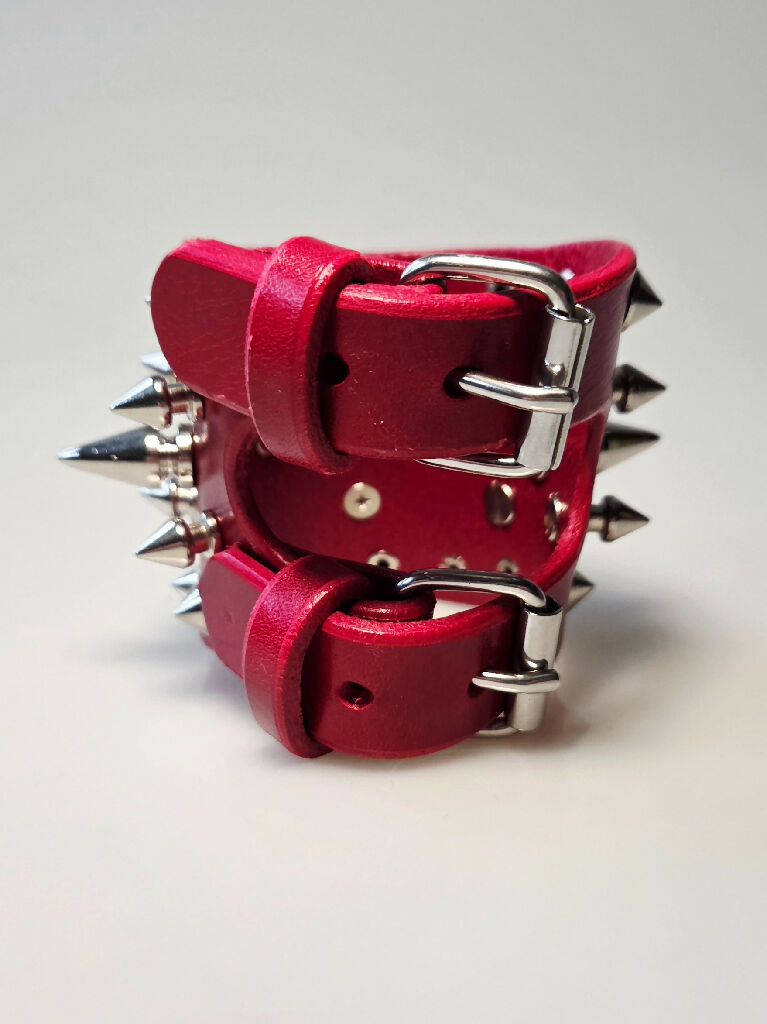 Leather spiked o-ring curved cuff