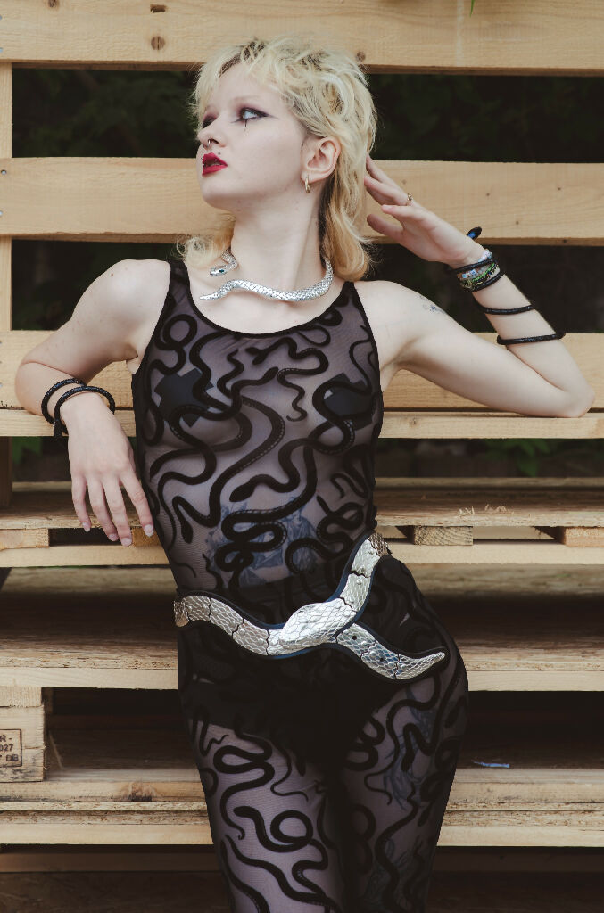 Body made of mesh with snake pattern