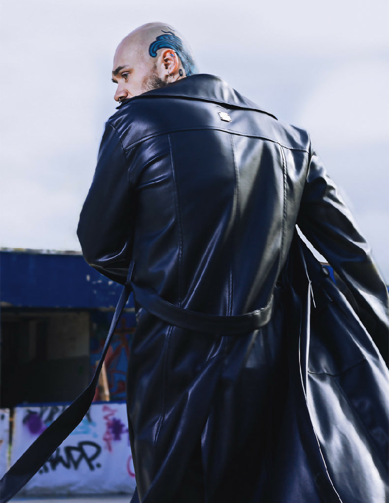 plaszcz_oversize_dwurzedowy_skorzany_ekoskora_kieszenie_masywny_unisex_lifestyle_3