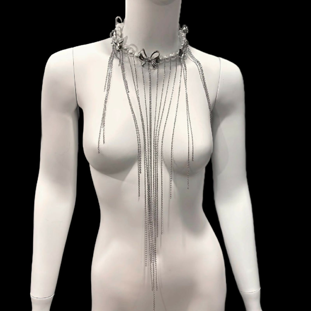 Lashed in love pearls necklace