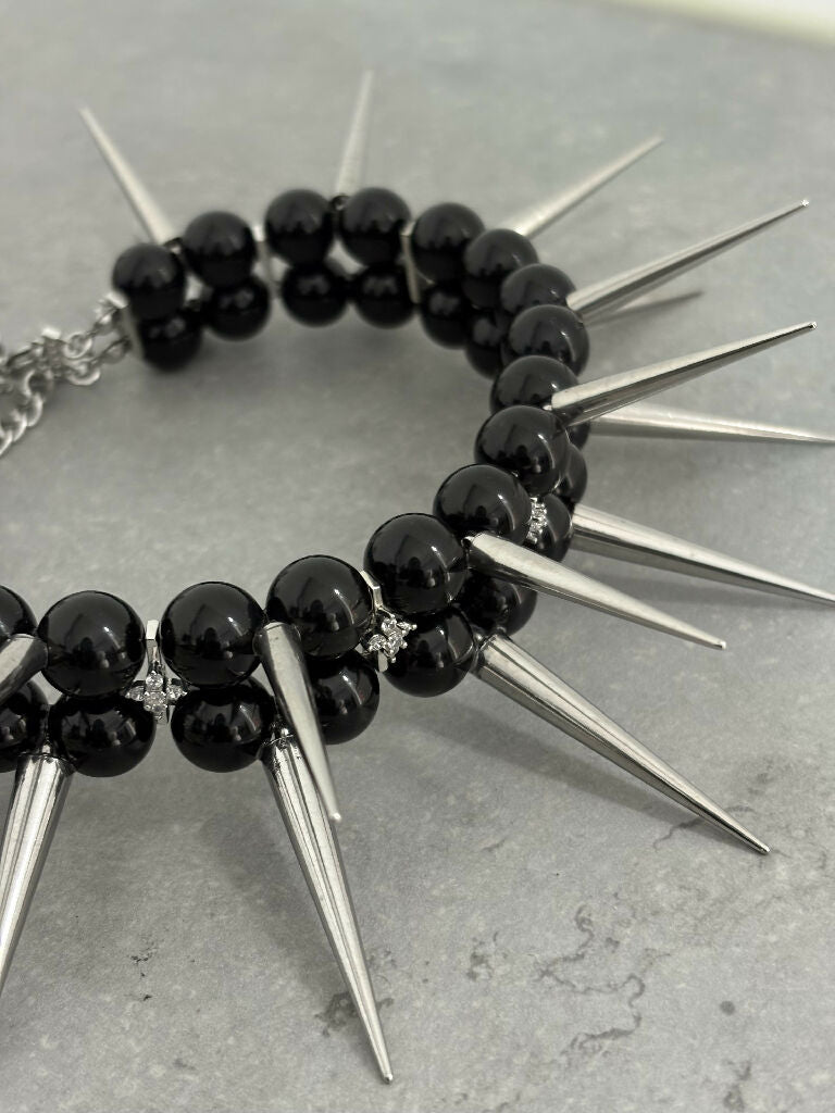 Nocturne Fang long spikes choker