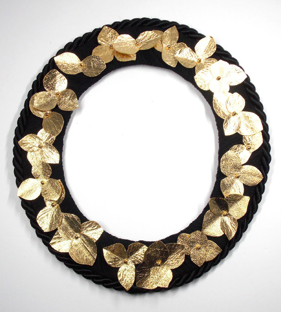 Gold leaf black halo7