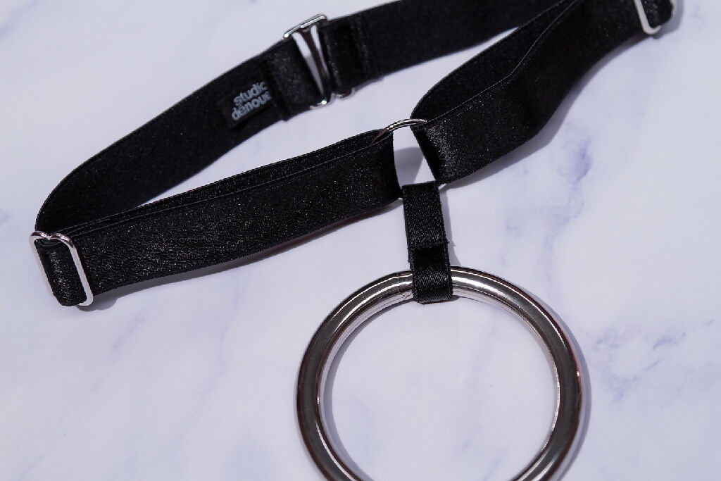 Choker No. 101, soft collar with oversized ring