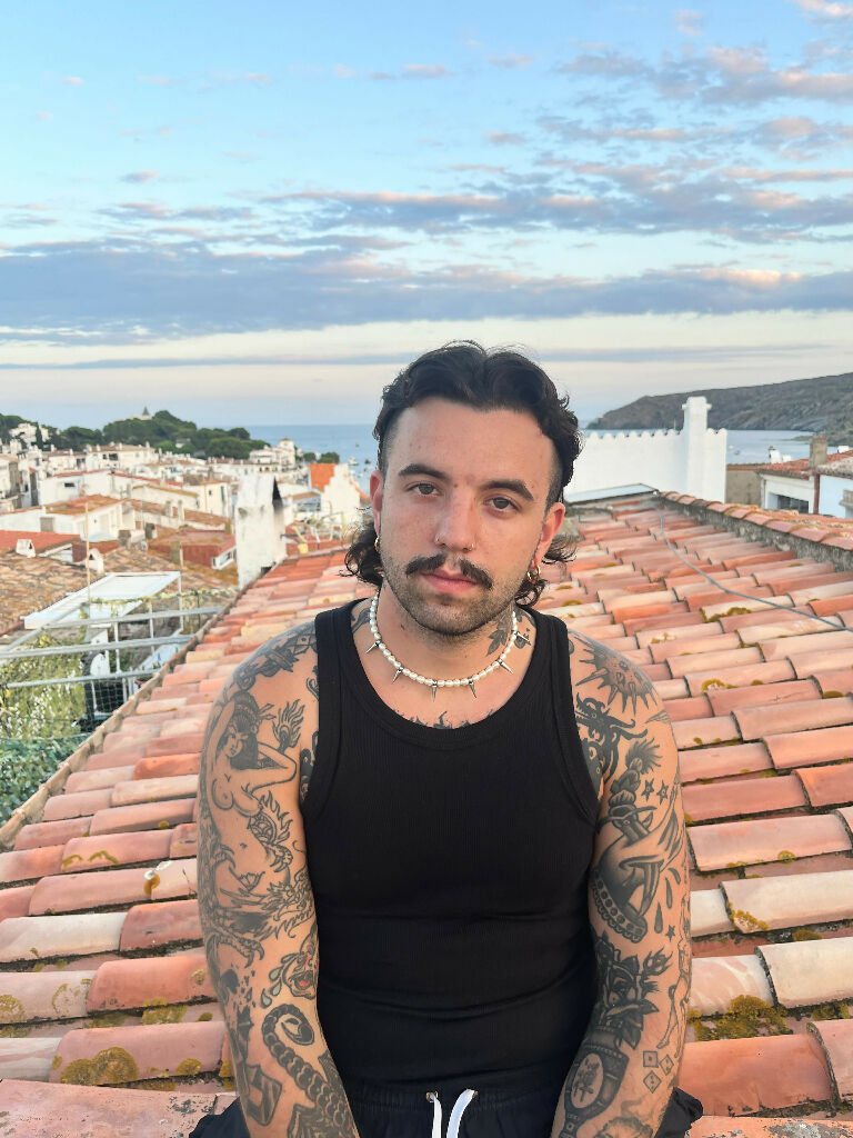 Grunge pearls necklace