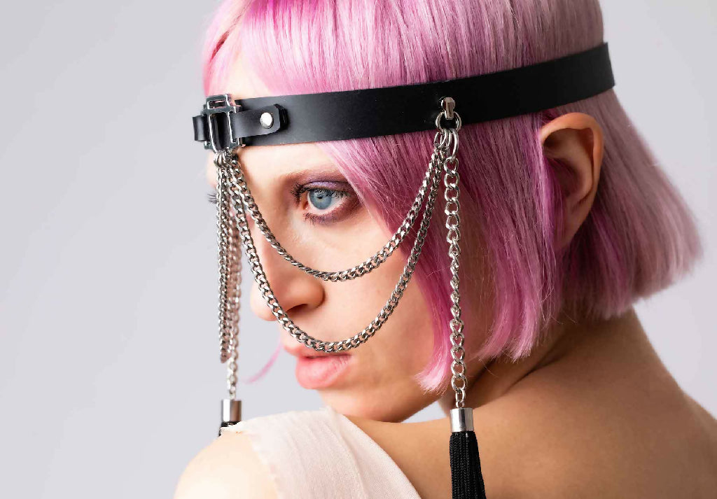 ICONIC_headpiece_black_leather_perlensau4 copy