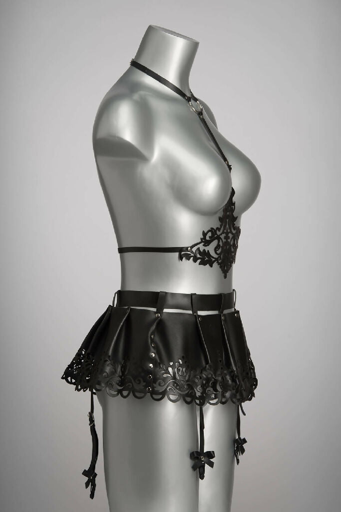 VoyeurX-luxe-kinky-lingerie-lasercut-lilly-zijkant