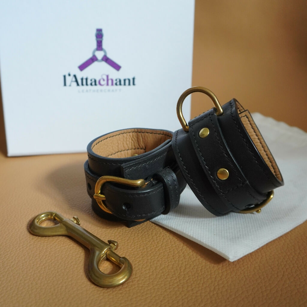 Black_Handcuffs_Box