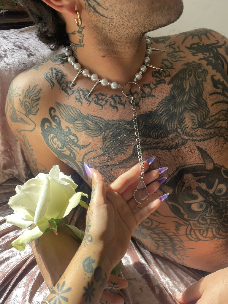 Spiked pearls necklace