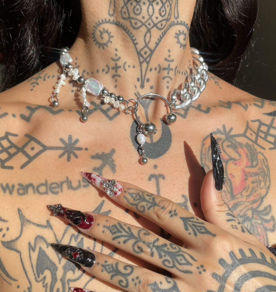 Pierced pearls necklace