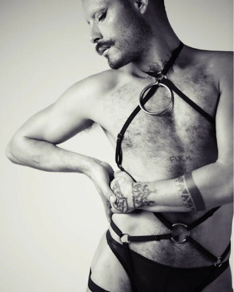 strappy-body-harness-masc-magnesia-pablo-iona-smith-scott-4x5-bw