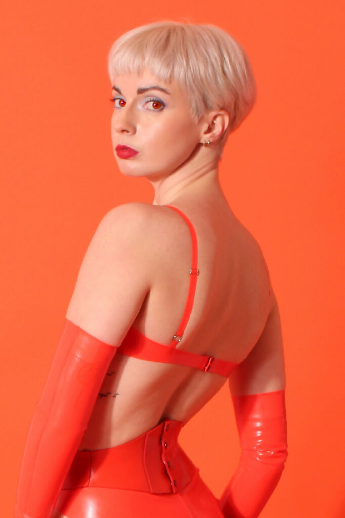 WIRED FULL CUP LATEX BRA (FRINGED)