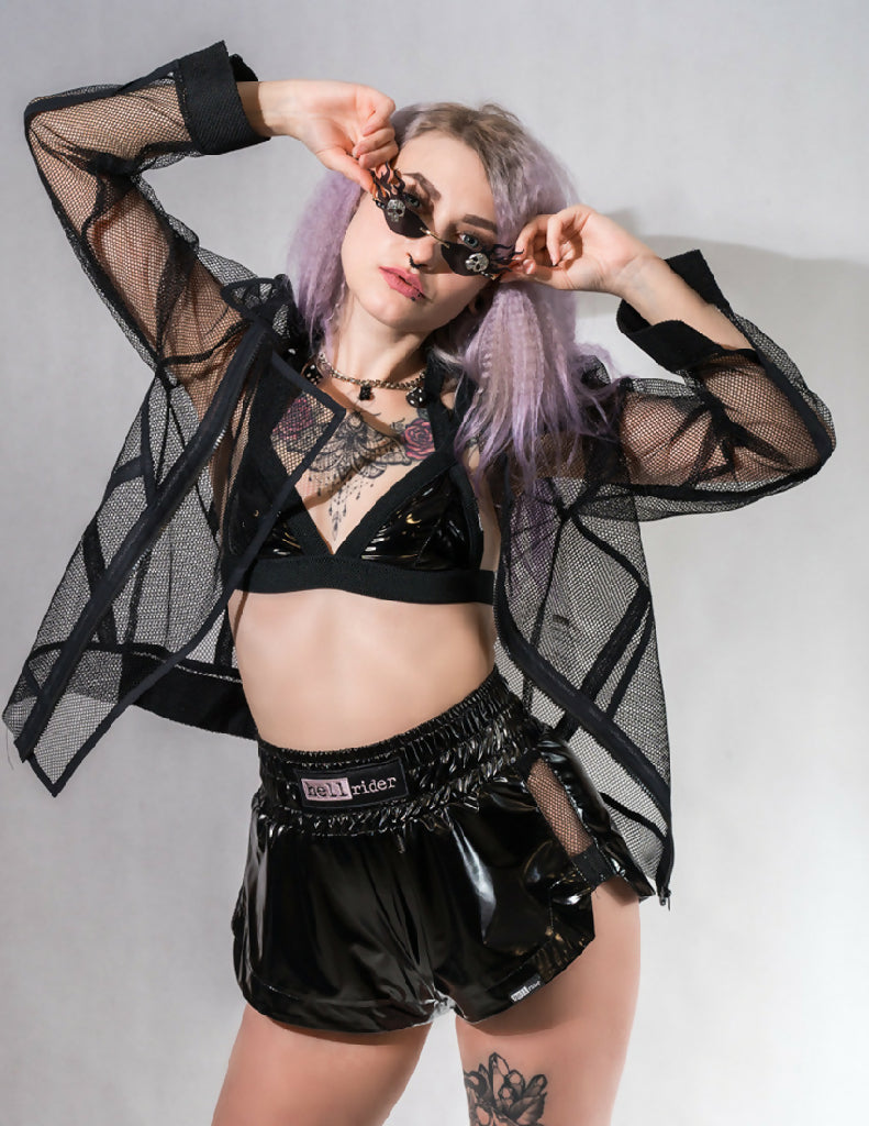 szorty_bokserskie_z_lacku_lateksowe_latex_fetish_techno_rave_bdsm_unisex_czarme_lifestyle_2