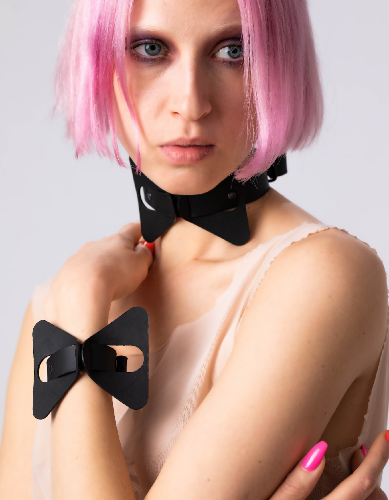 FLY_wristband_perlensau_black_leather6 NJAL