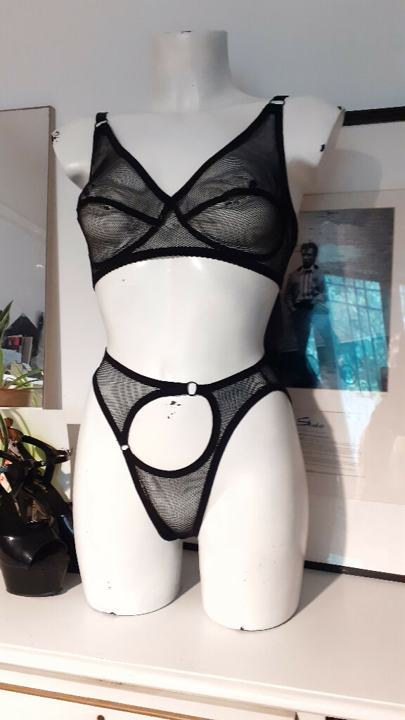 The FLOOZY black power mesh lingerie set