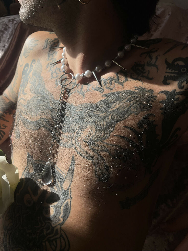 Spiked pearls necklace