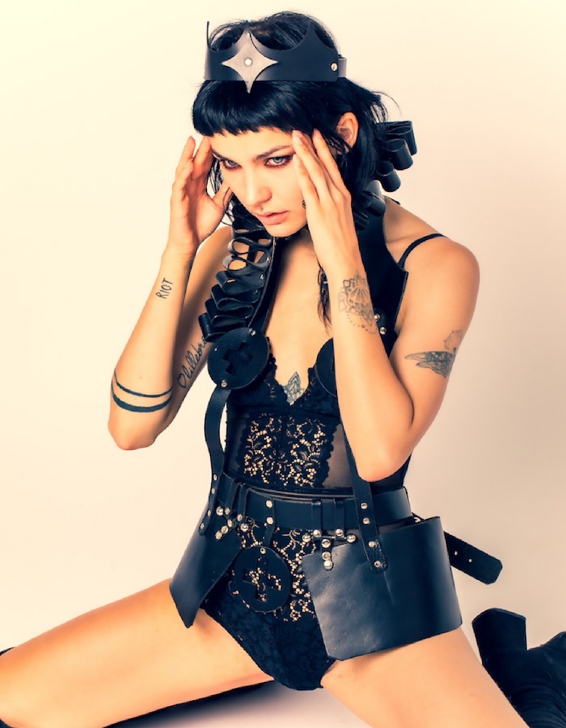 Luminary_headpiece_perlensau_black_leather3 NJAL