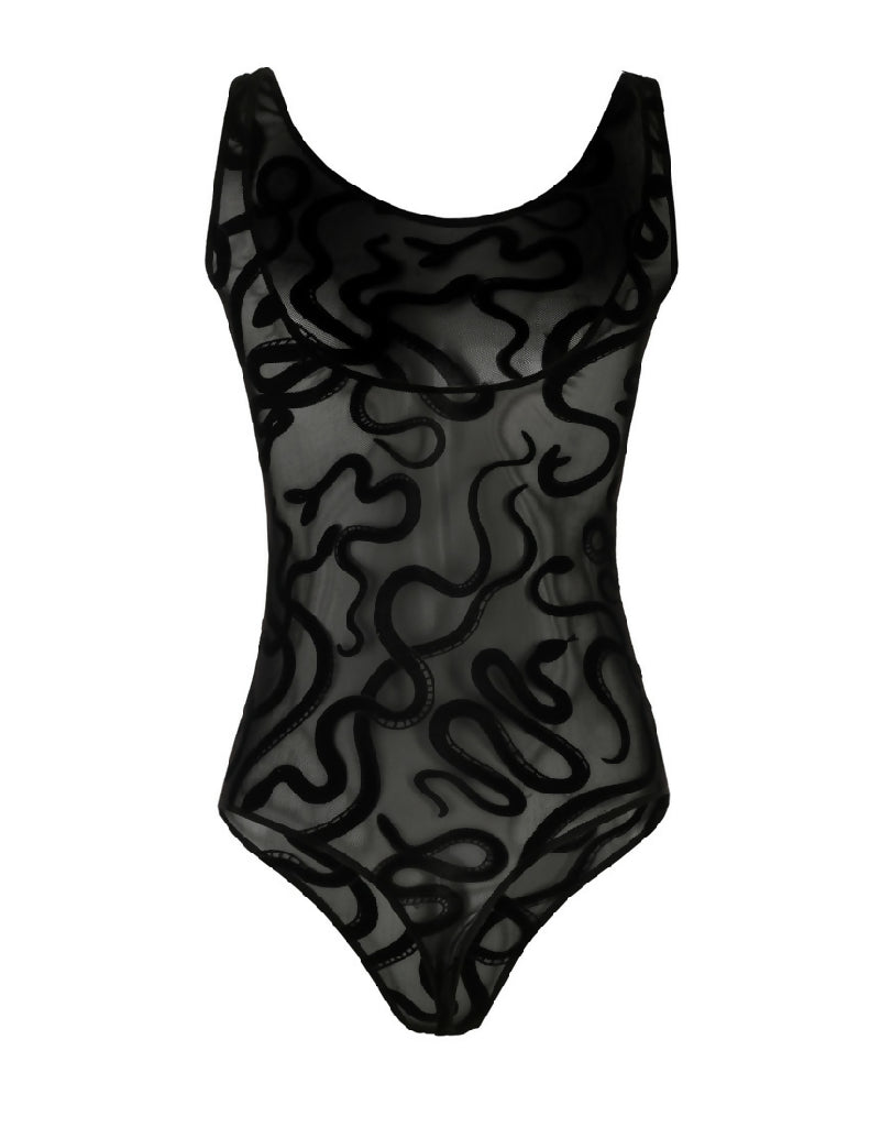 Body made of mesh with snake pattern