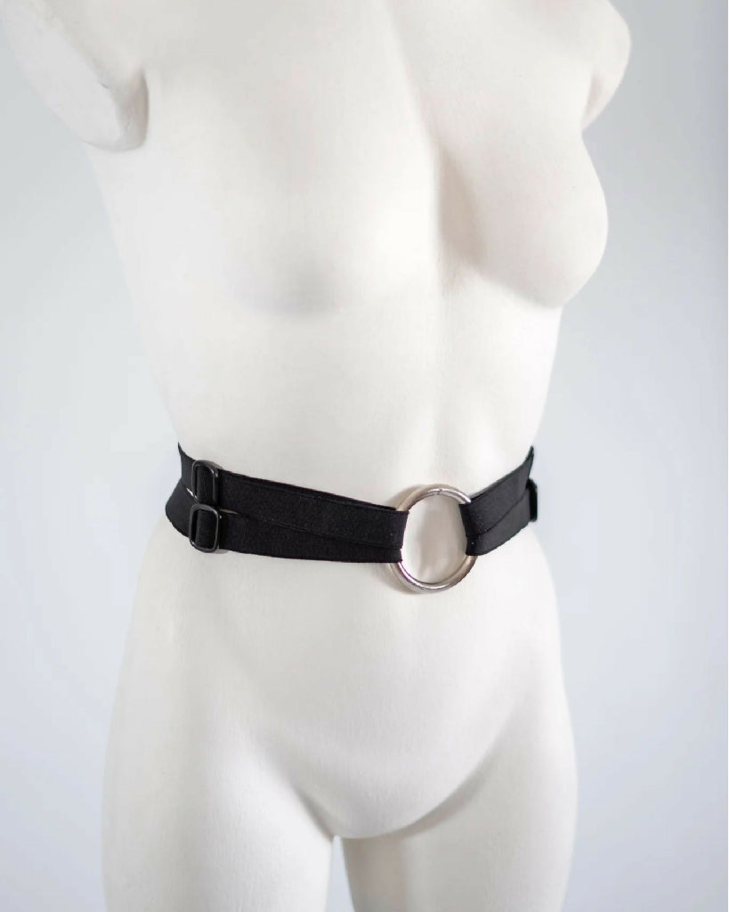 strappy-clincher-belt-iona-smith-scott-4x5