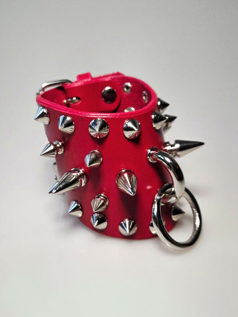 Leather spiked o-ring curved cuff