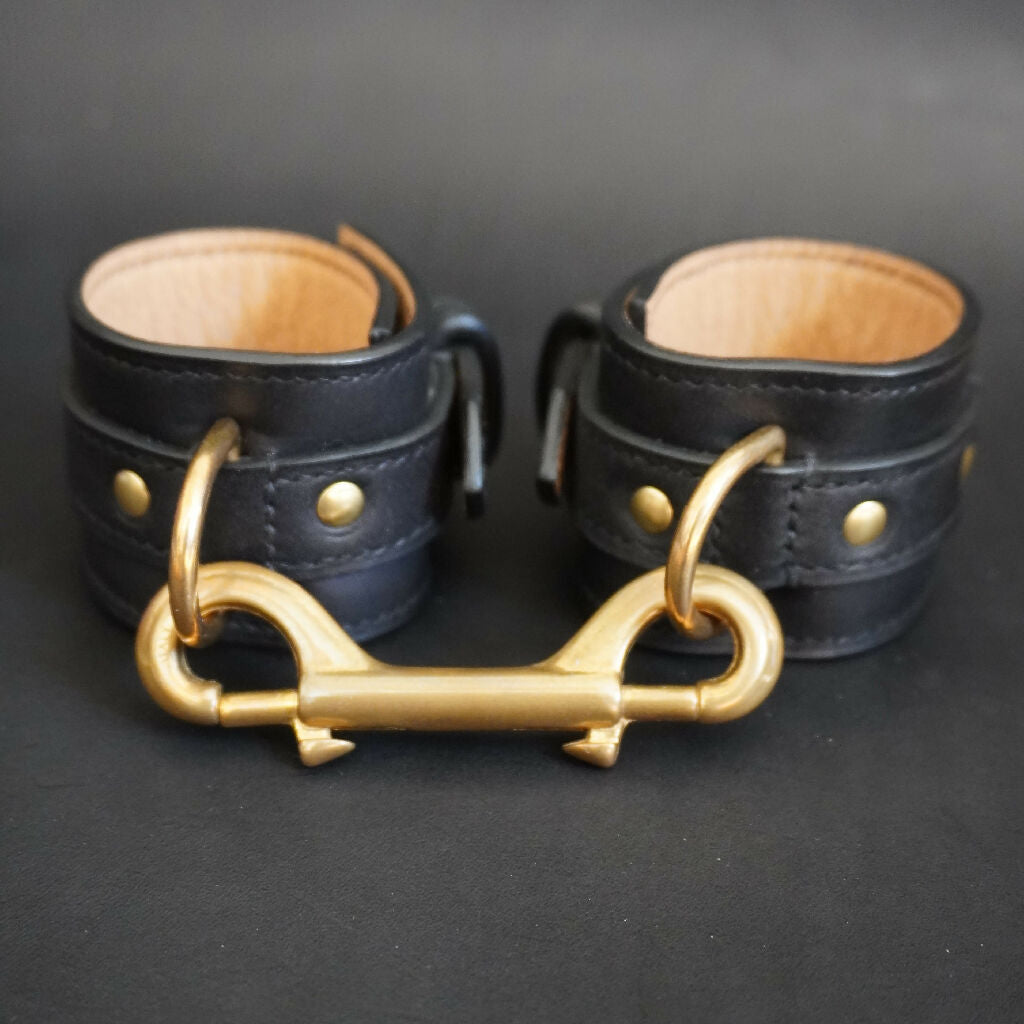 Black_Handcuffs_Front