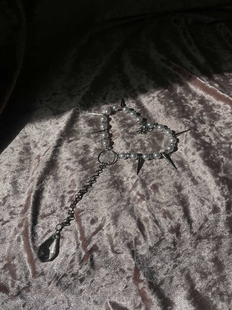 Spiked pearls necklace