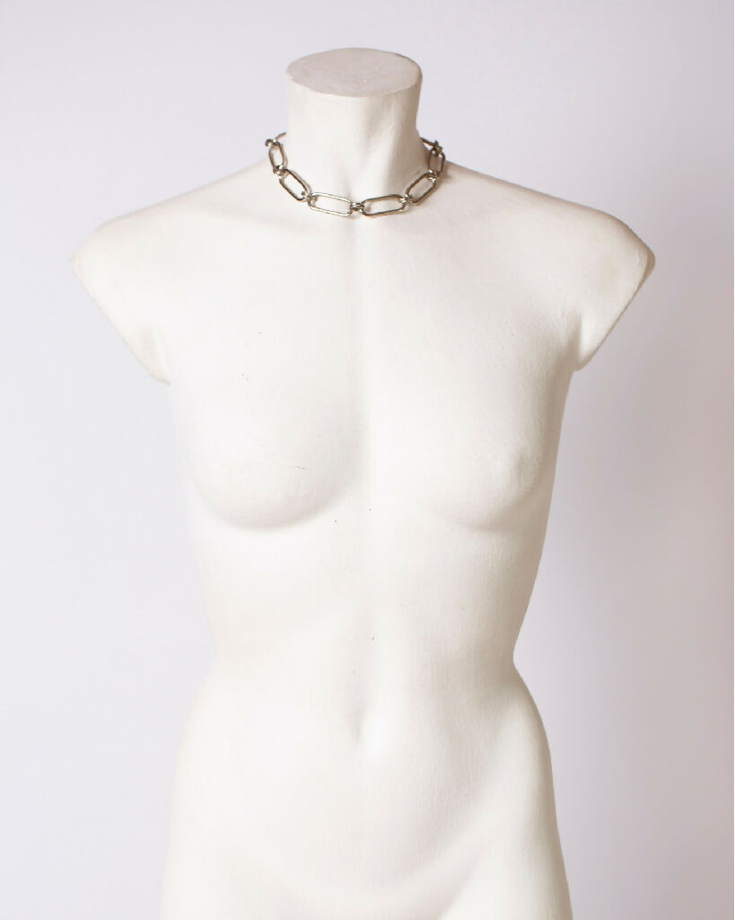 hand-linked-chain-choker-pluto-iona-smith-scott-4x5
