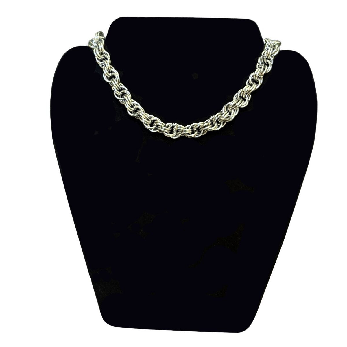Uppsala chainmaille necklace image 1