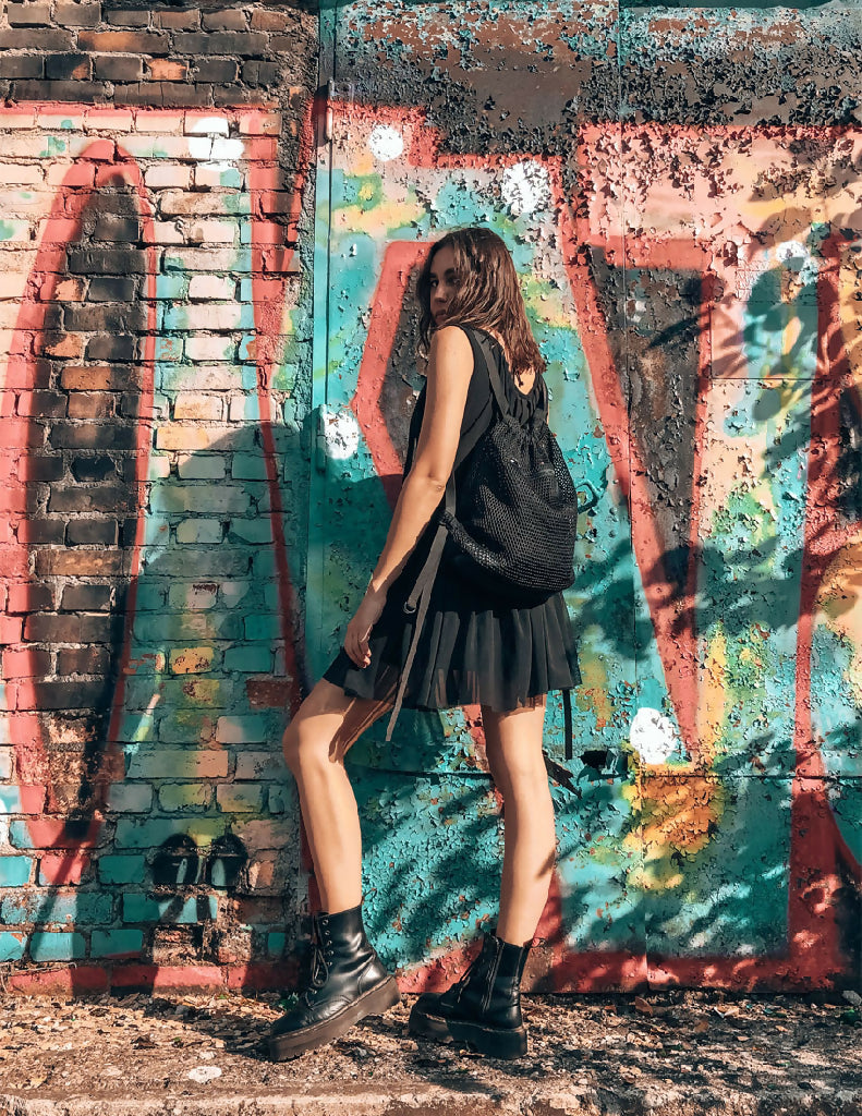 plecak_worek_siatkowy_z_siatki_3d_sportowy_zamki_imprezowy_unisex_czarny_lifestyle