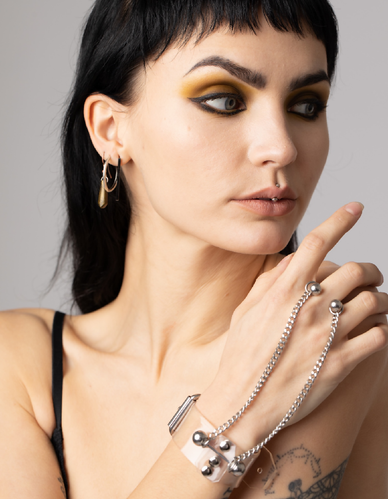 DUALITY_wristband_perlensau_vegan_transparent1 NJAL
