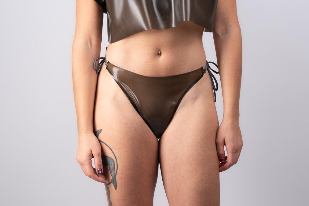 Size doesn't matter -  Latex adjustable thong