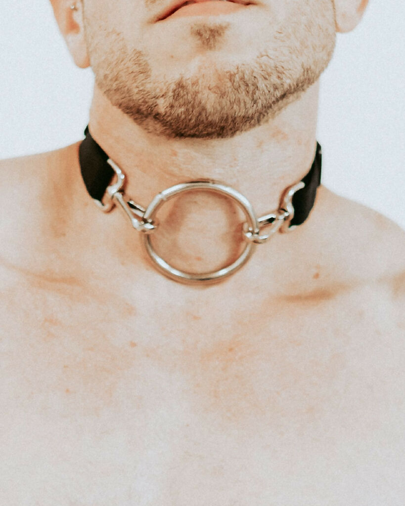 adjustable-o-ring-choker-crepuscular-pedro-iona-smith-scott-4x5-2