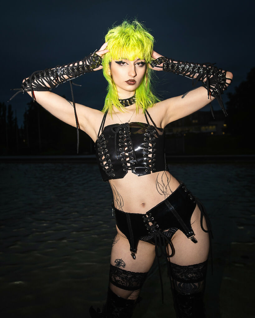 Sleeves tied up BLACK