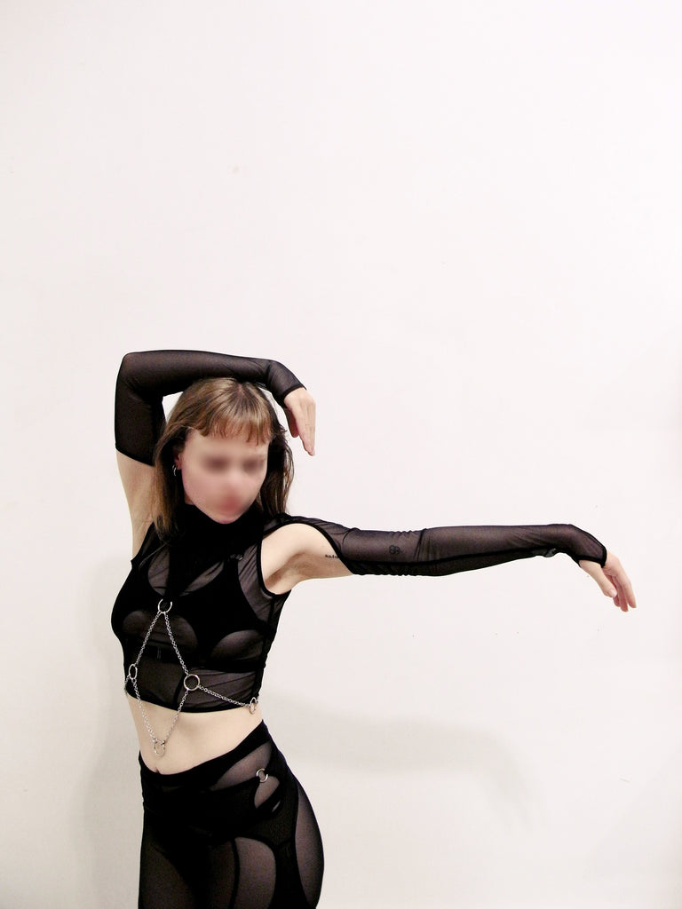 Mesh Sleeves with Body Chain – HERA