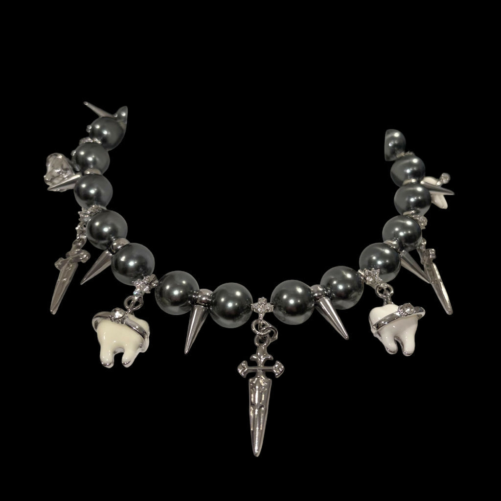 Molten Fangs grey pearls necklace