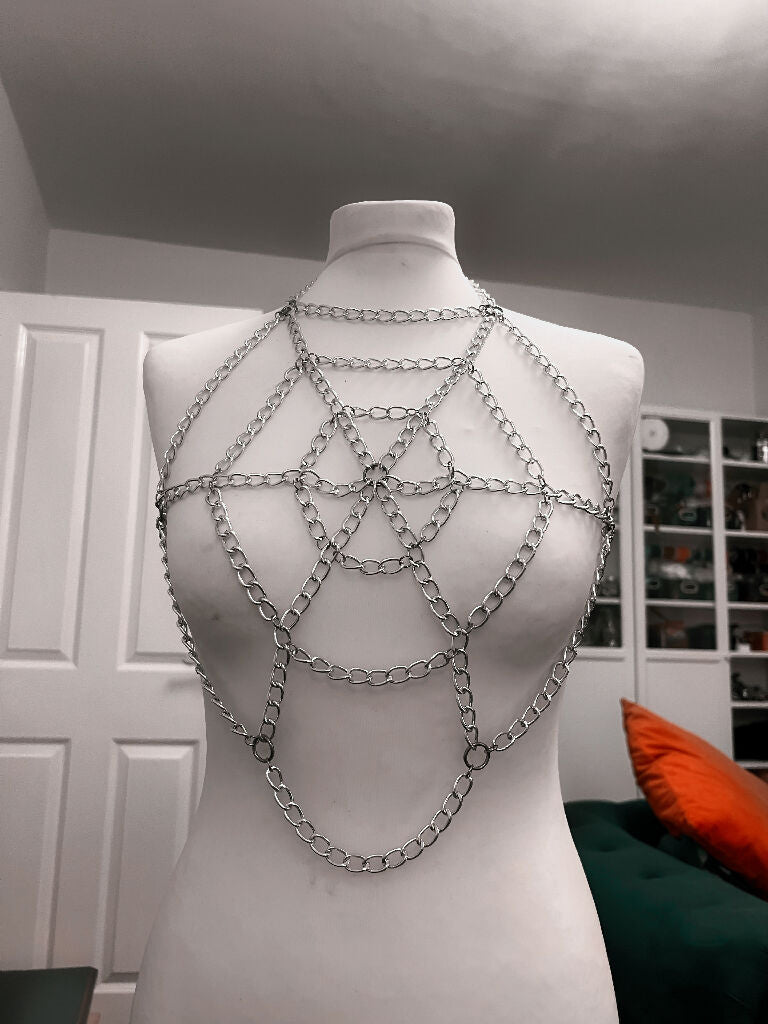 Spiderweb chain harness