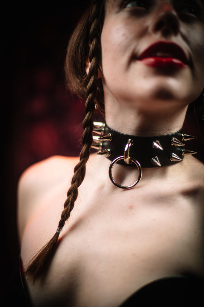 Leather spiked o-ring collar
