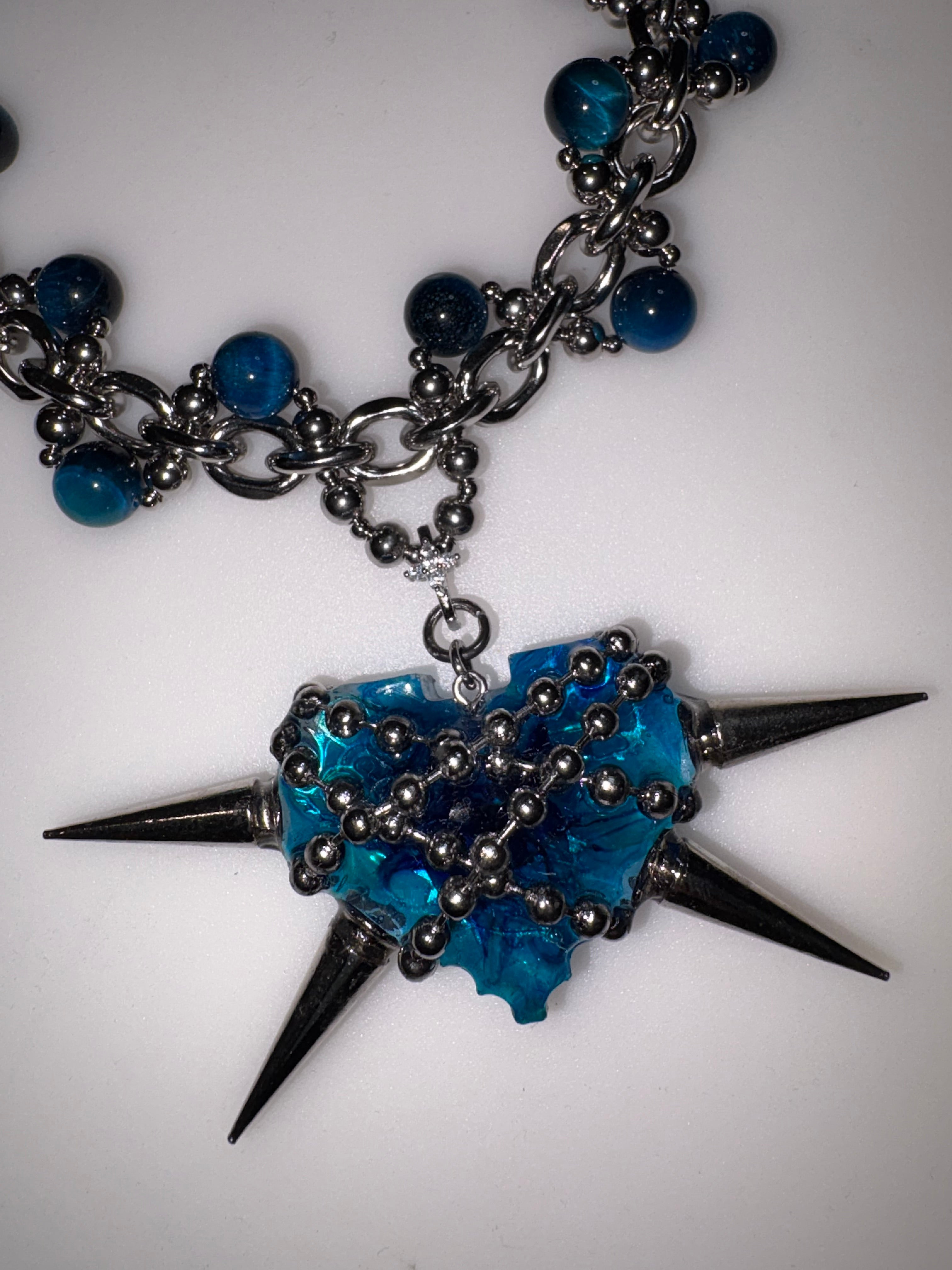 Nocturne spiked Heart choker