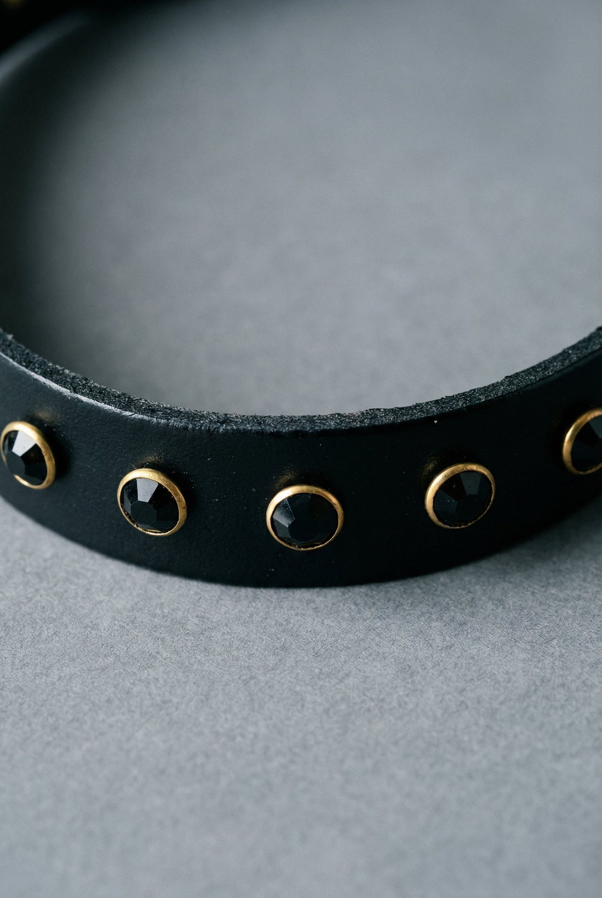 Leather Choker with Rhinestones "Crystal"