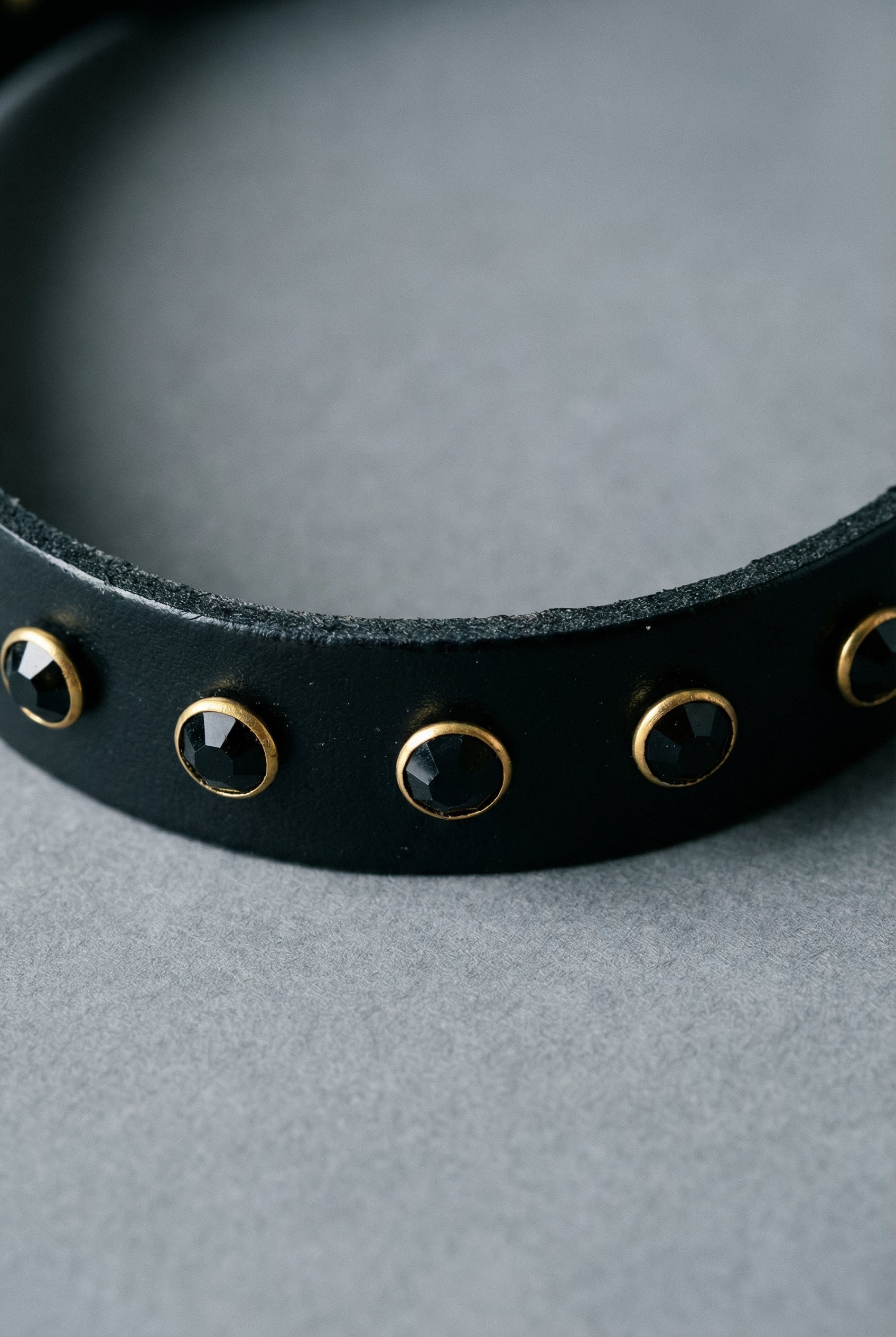 Leather Choker with Rhinestones "Crystal"