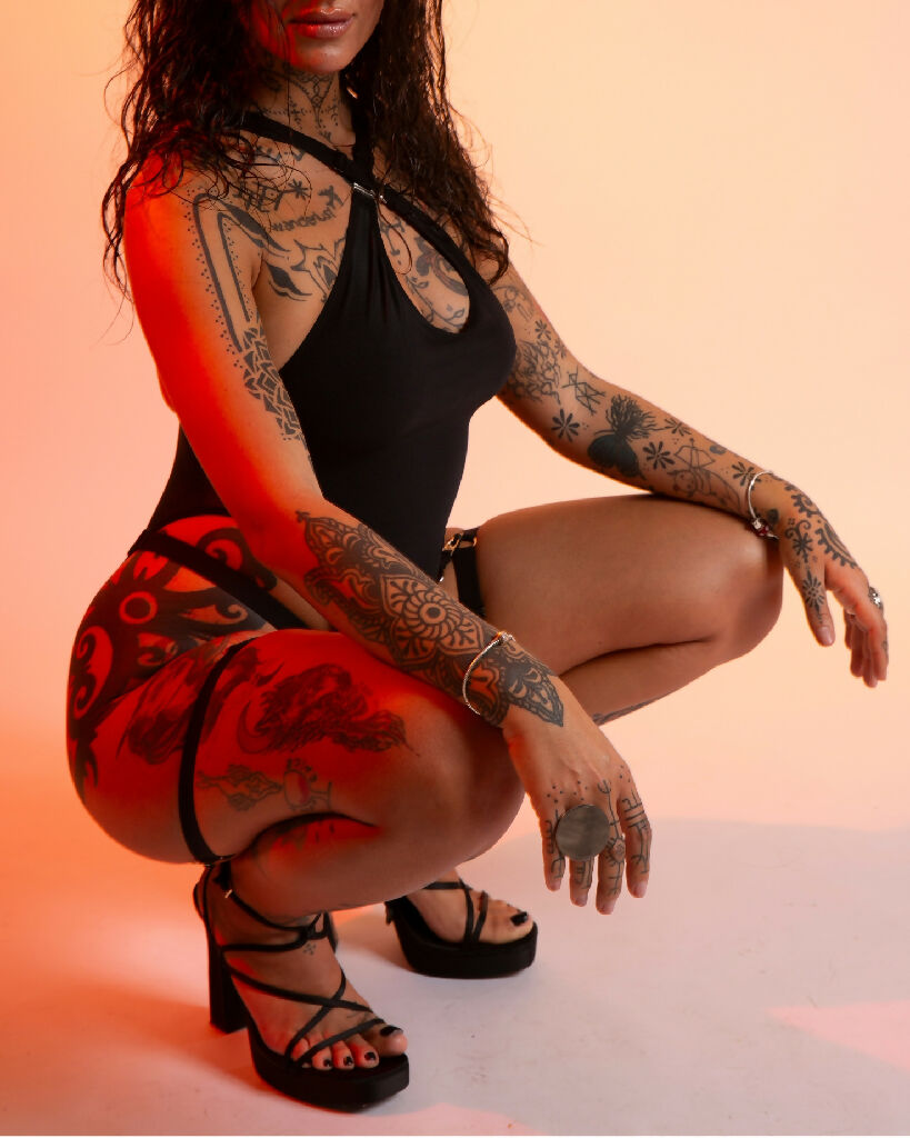 strappy-bodysuit-calypso-nikki-iona-smith-scott-4x5