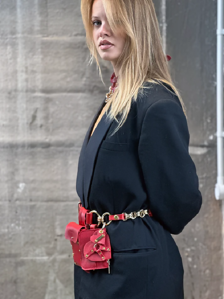 Leather_Belt_with_chains_the_loussine