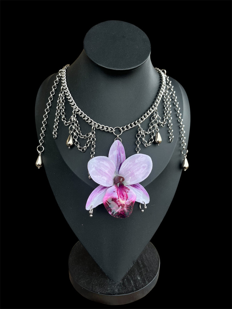 Pierced Flower necklace
